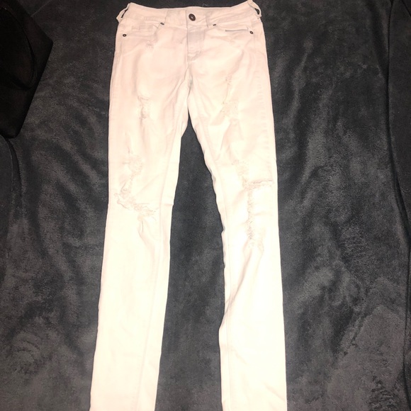 CLOSET CLEAROUT Bullhead White Skinny Jeans - Picture 1 of 4